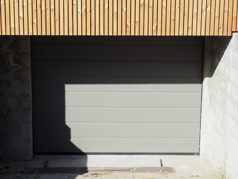 Hörmann - Moderne garagepoort M-profilering Grijs, uit staal