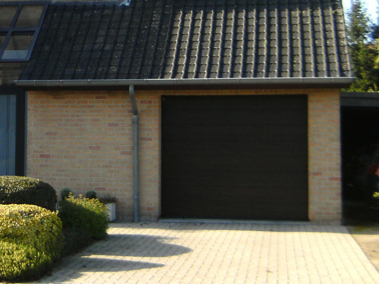Hörmann - Klassieke garagepoort M-profilering Bruin, uit staal