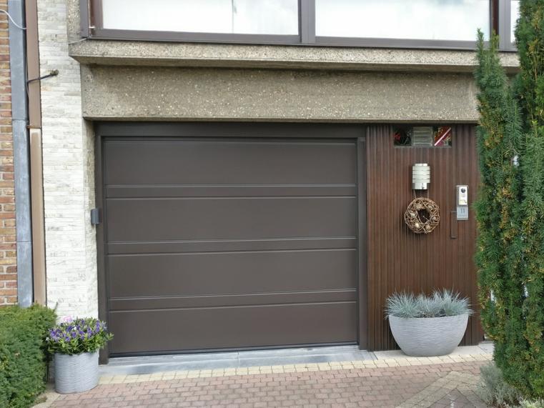Hörmann - Klassieke garagepoort D-profilering Bruin, uit staal