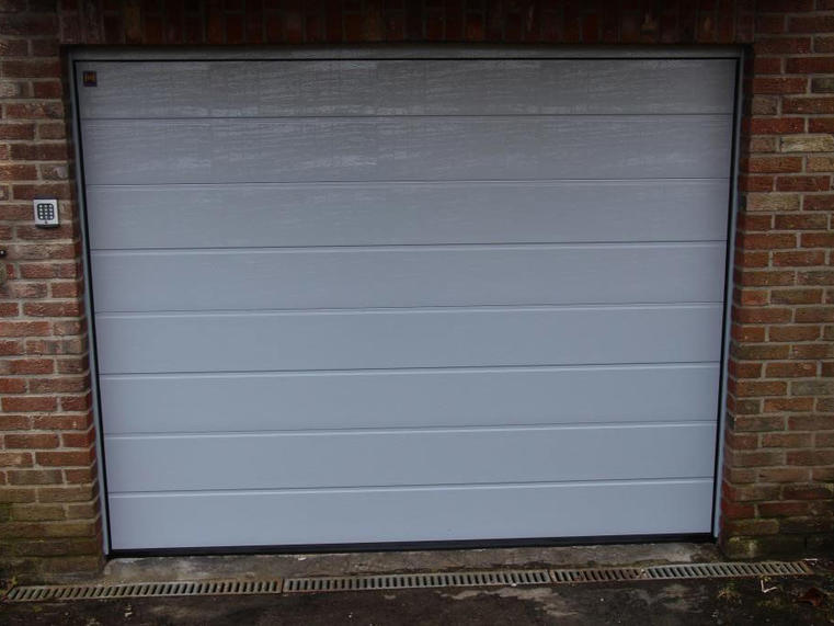 Hörmann - Klassieke garagepoort M-profilering Wit, uit staal