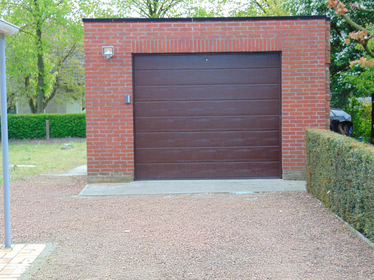 Hörmann - Klassieke garagepoort M-profilering Bruin, uit staal
