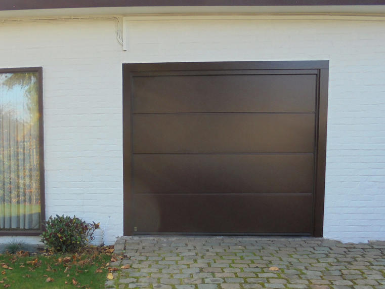 Hörmann - Klassieke garagepoort L-profilering Bruin, uit staal