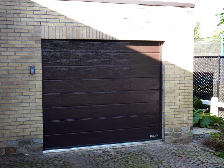 Hörmann - Klassieke garagepoort M-profilering Bruin, uit staal