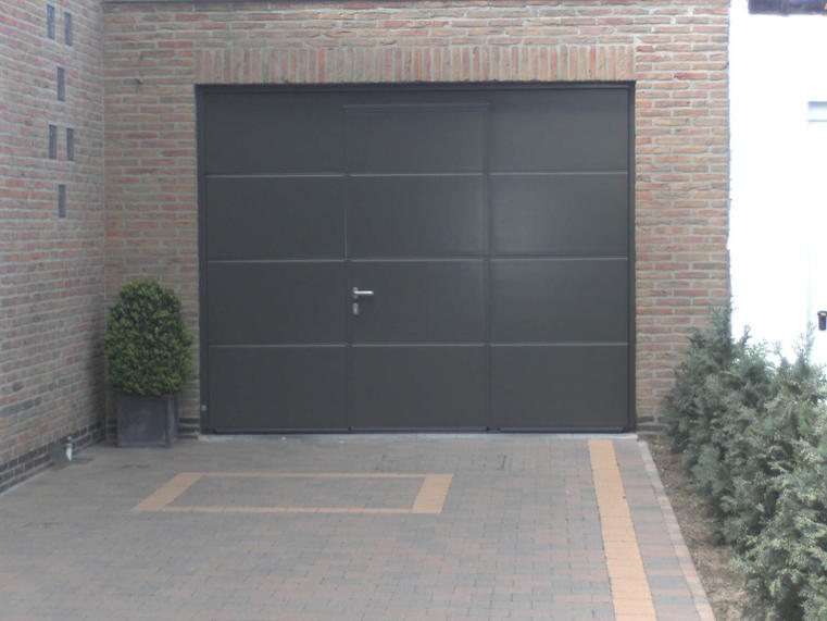 Hörmann - Klassieke garagepoort L-profilering Bruin, uit staal