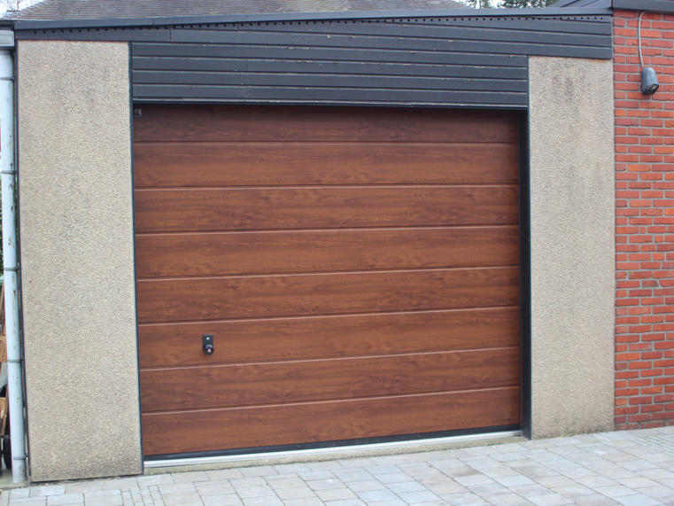 Hörmann - Porte de garage moderne Rainures-M Aspect bois, en acier