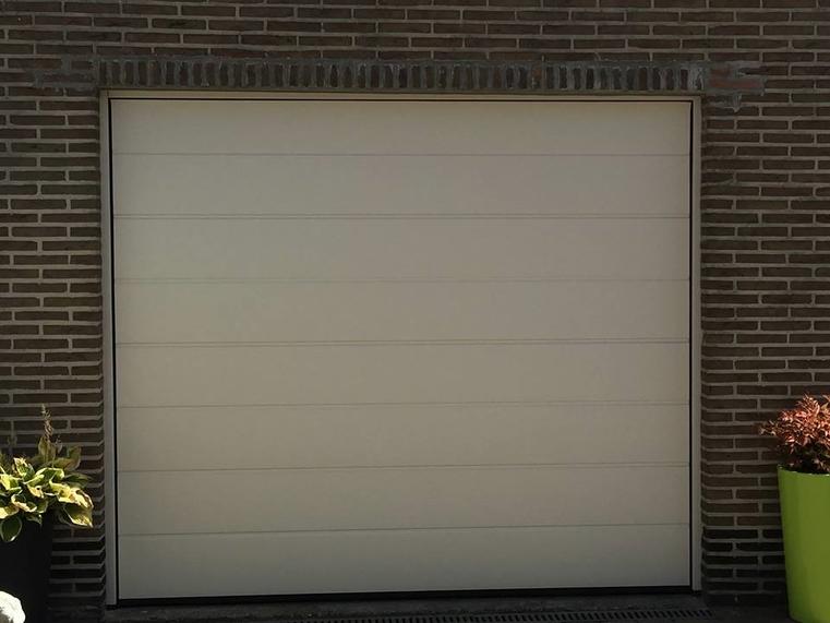 Hörmann - Klassieke garagepoort M-profilering Wit, uit staal