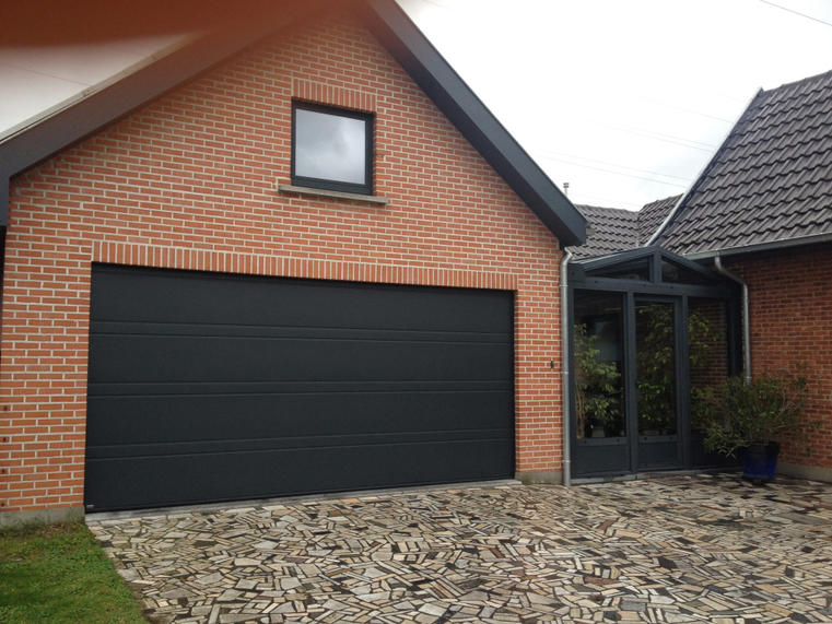 Hörmann - Klassieke garagepoort D-profilering Zwart, uit staal