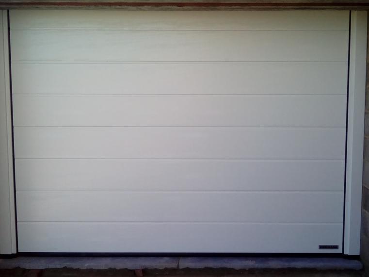 Hörmann - Klassieke garagepoort M-profilering Wit, uit staal