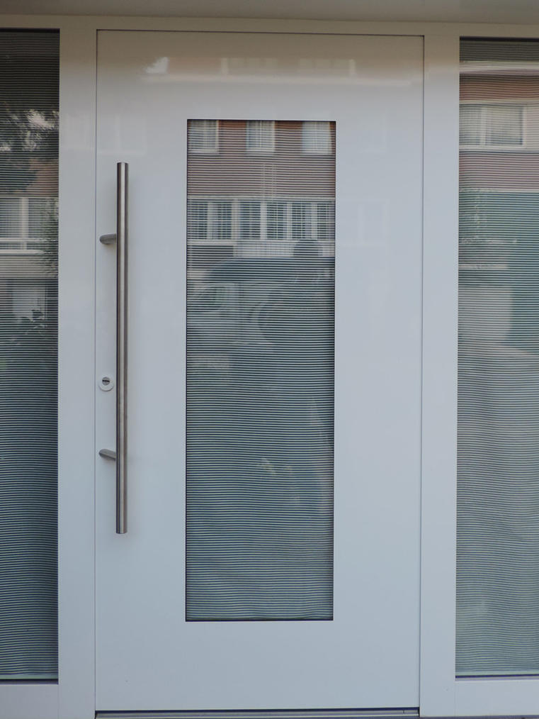 Hörmann - Klassieke voordeur met glas  Wit, uit aluminium