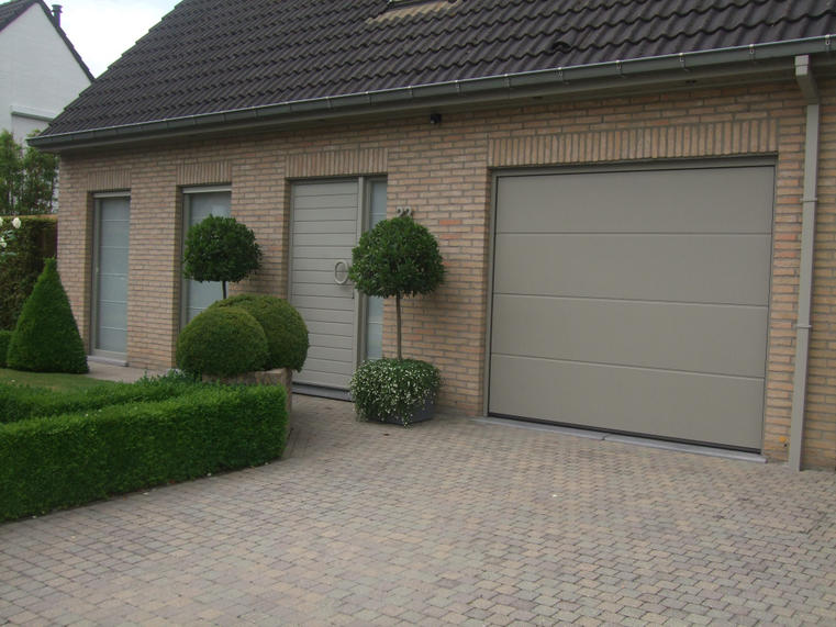 Hörmann - Klassieke garagepoort L-profilering Beige, uit staal