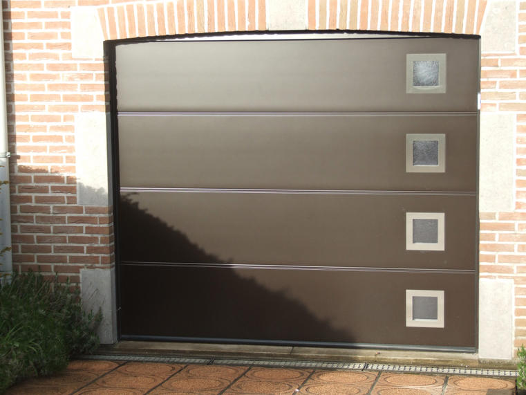 Hörmann - Klassieke garagepoort L-profilering Bruin, uit staal