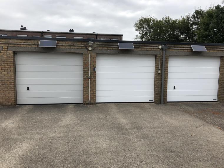 Hörmann - Klassieke garagepoort M-profilering Wit, uit staal