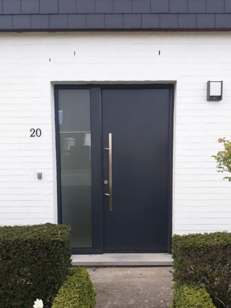 Hörmann - Moderne voordeur met glas  Grijs, uit aluminium