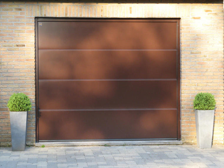 Hörmann - Klassieke garagepoort L-profilering Bruin, uit staal
