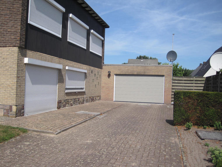 Hörmann - Klassieke garagepoort M-profilering Beige, uit staal