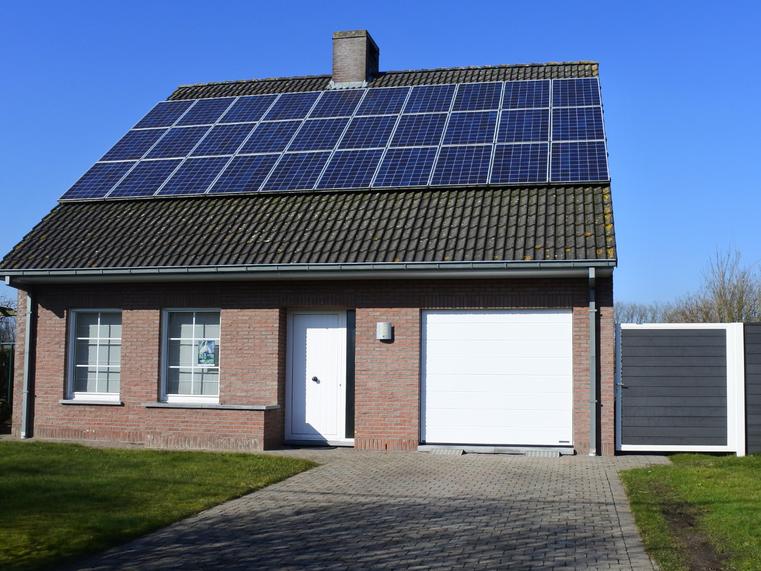Hörmann - Klassieke garagepoort M-profilering Wit, uit staal