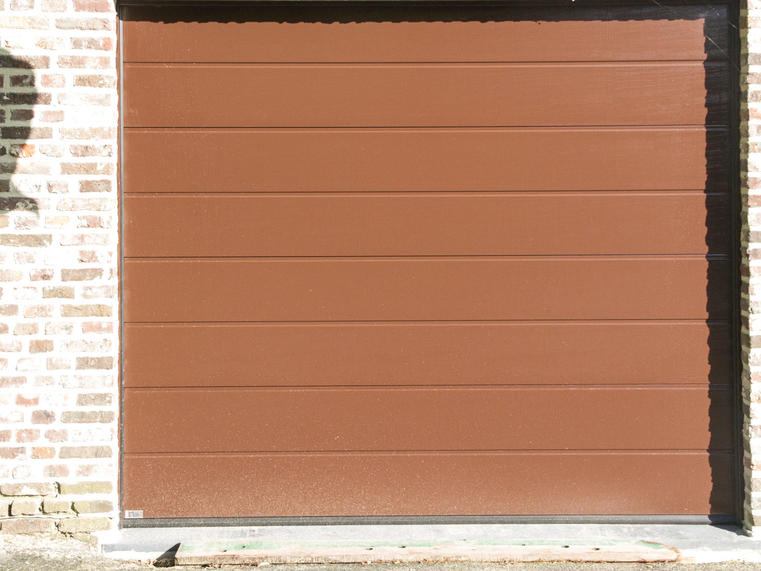 Hörmann - Klassieke garagepoort M-profilering Bruin, uit staal