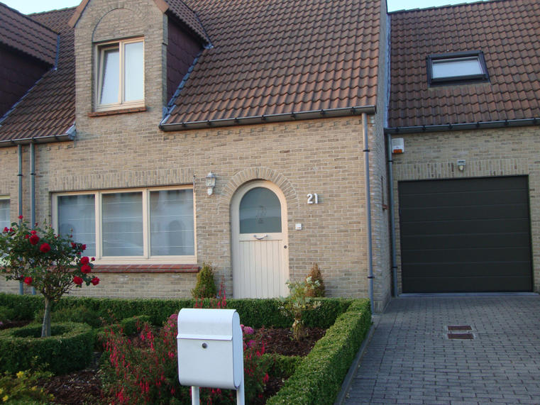 Hörmann - Klassieke garagepoort M-profilering Bruin, uit staal