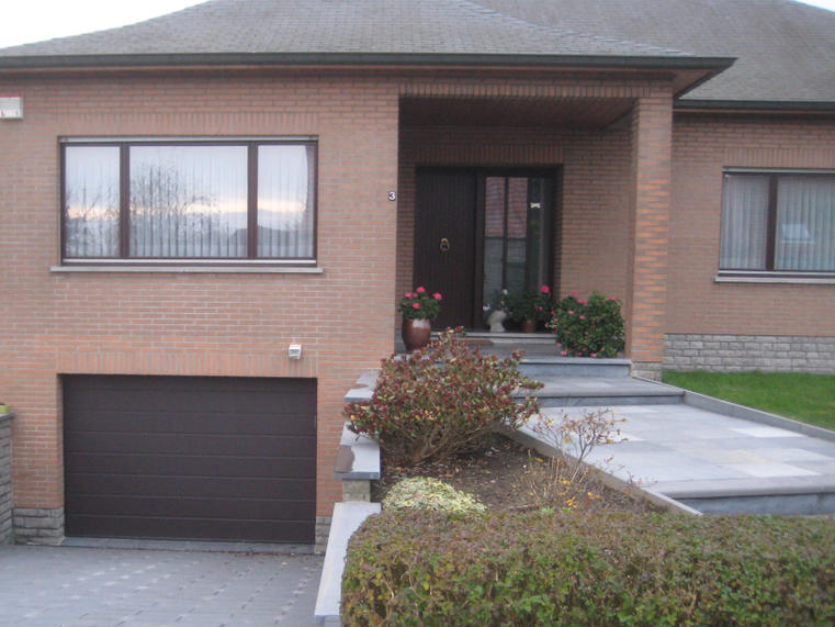 Hörmann - Klassieke garagepoort M-profilering Bruin, uit staal