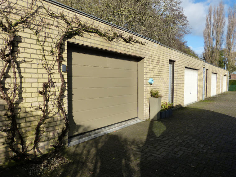 Hörmann - Klassieke garagepoort M-profilering Beige, uit staal