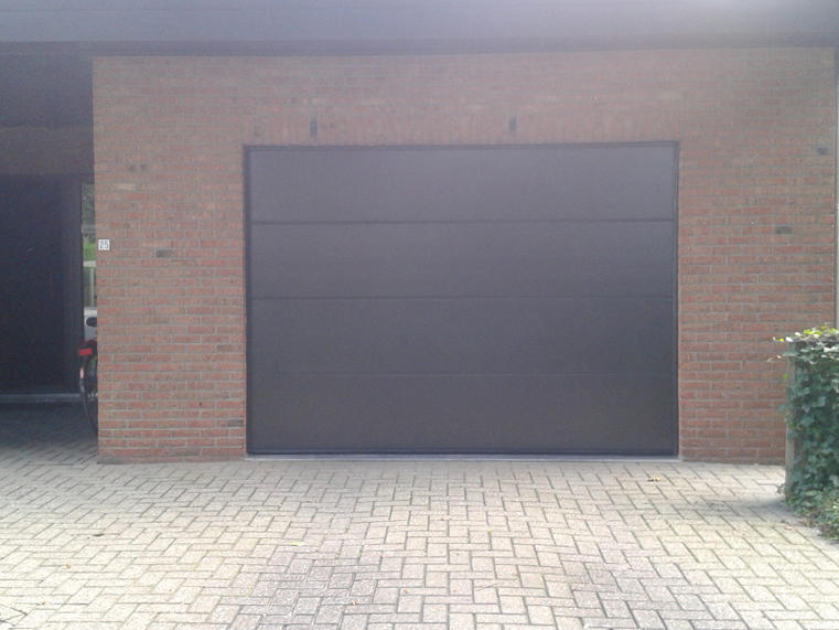 Hörmann - Klassieke garagepoort L-profilering Bruin, uit staal