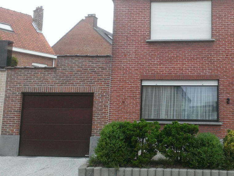 Hörmann - Klassieke garagepoort L-profilering Bruin, uit staal
