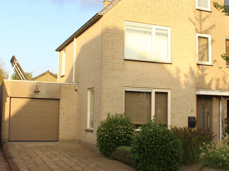 Hörmann - Klassieke garagepoort L-profilering Bruin, uit staal