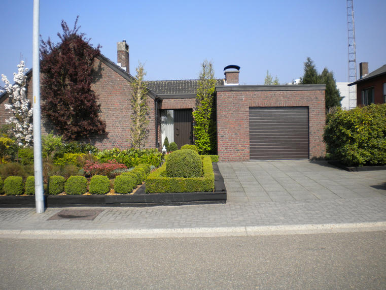 Hörmann - Klassieke garagepoort S-profilering Bruin, uit staal