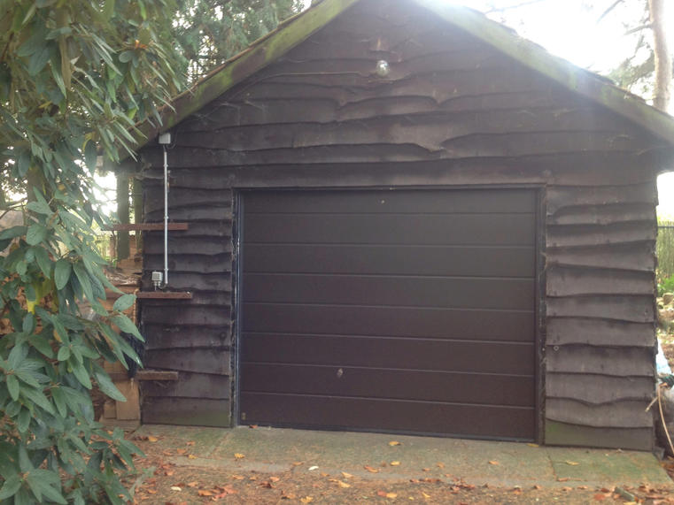 Hörmann - Klassieke garagepoort M-profilering Bruin, uit staal