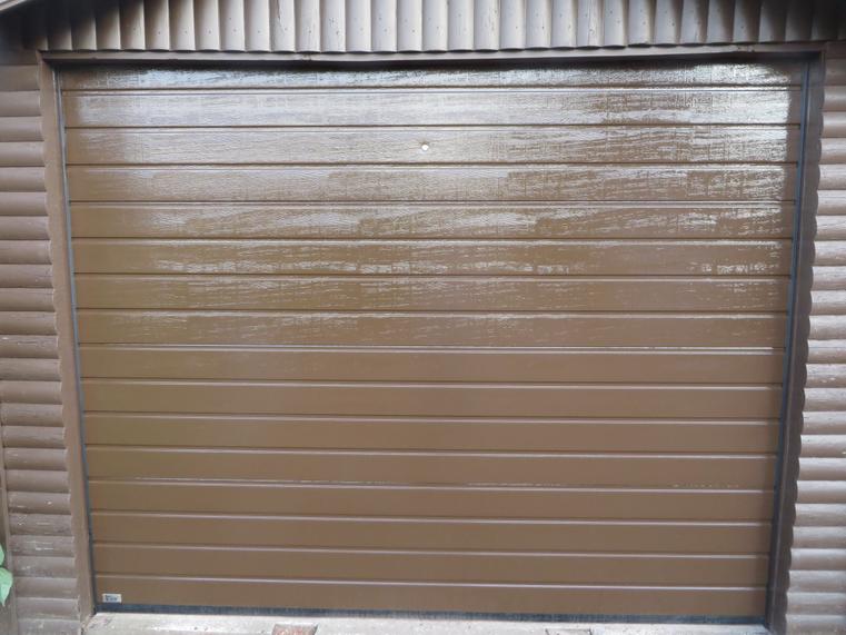 Hörmann - Klassieke garagepoort S-profilering Bruin, uit staal