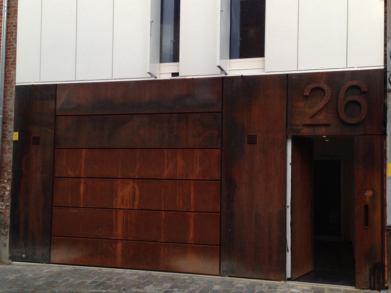 Hörmann - Moderne garagepoort M-profilering Rood, uit aluminium
