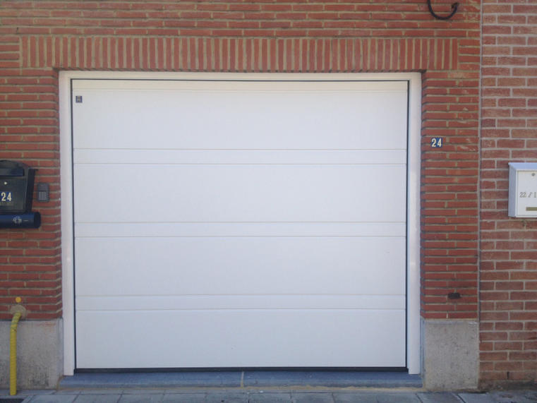 Hörmann - Klassieke garagepoort D-profilering Wit, uit staal
