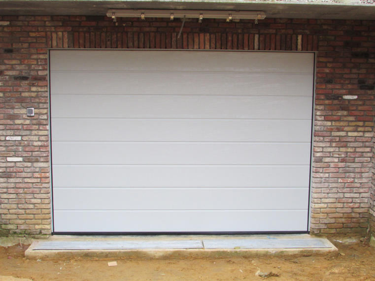 Hörmann - Klassieke garagepoort M-profilering Wit, uit staal