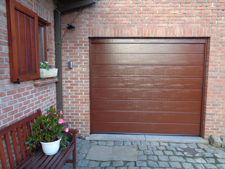 Hörmann - Klassieke garagepoort M-profilering Bruin, uit staal