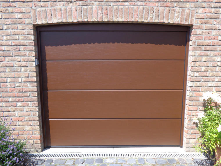 Hörmann - Klassieke garagepoort L-profilering Houtlook, uit staal