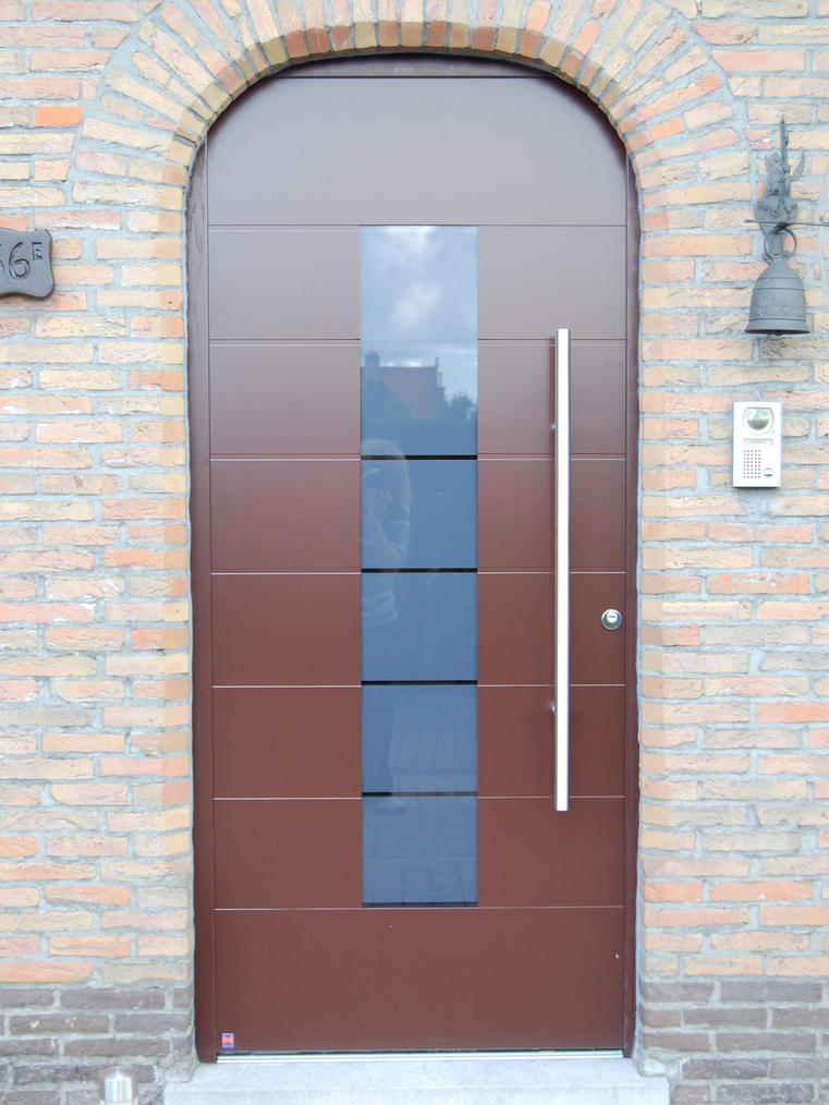 Hörmann - Klassieke voordeur met glas  Bruin, uit aluminium