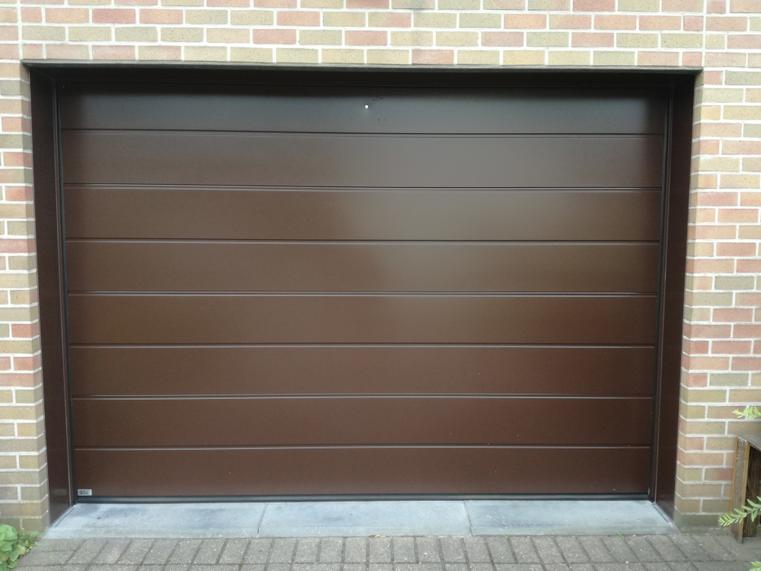 Hörmann - Klassieke garagepoort M-profilering Bruin, uit staal