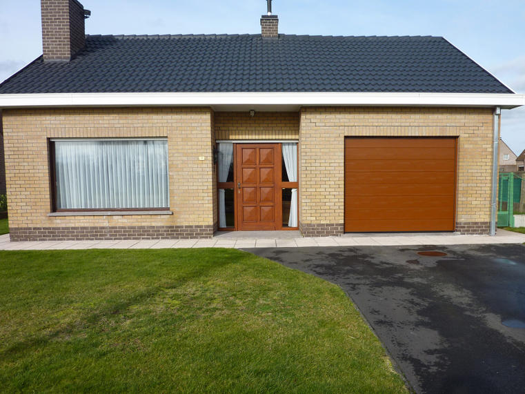 Hörmann - Klassieke garagepoort M-profilering Bruin, uit staal