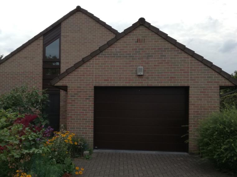 Hörmann - Klassieke garagepoort M-profilering Bruin, uit staal