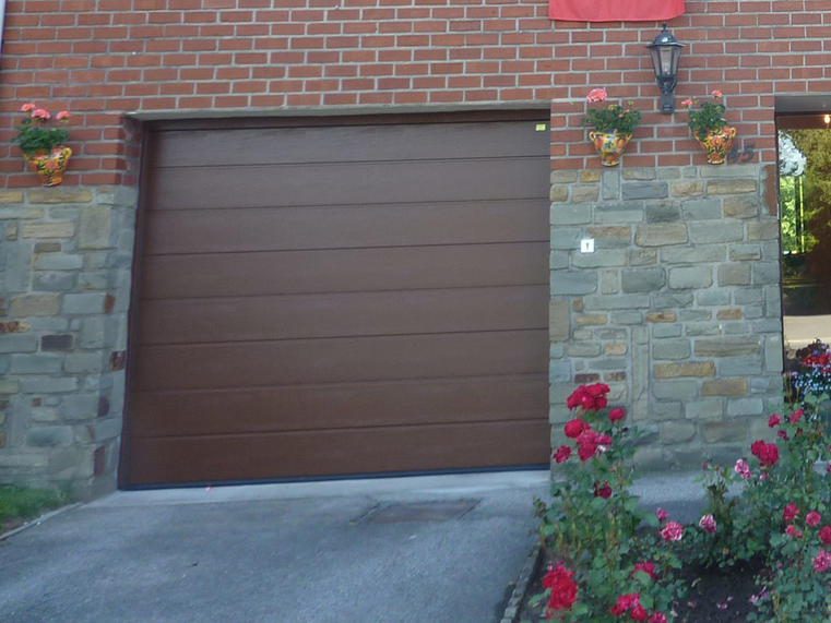 Hörmann - Klassieke garagepoort M-profilering Bruin, uit staal