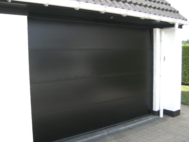 Hörmann - Klassieke garagepoort L-profilering Zwart, uit staal