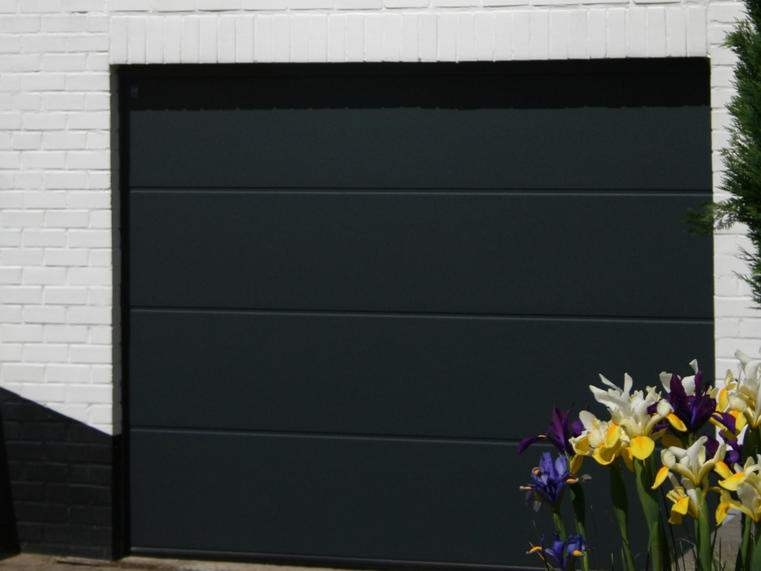 Hörmann - Klassieke garagepoort L-profilering Zwart, uit staal