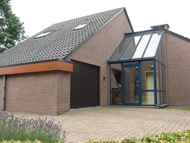 Hörmann - Klassieke garagepoort L-profilering Bruin, uit staal