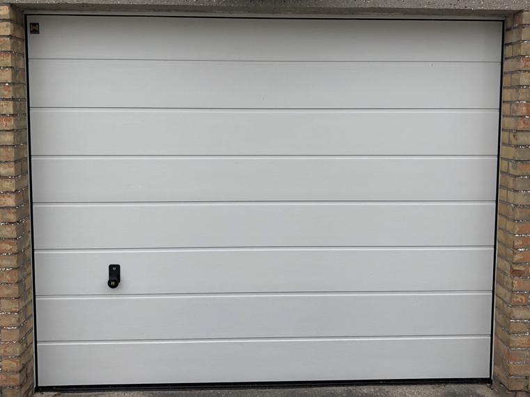 Hörmann - Klassieke garagepoort M-profilering Wit, uit staal