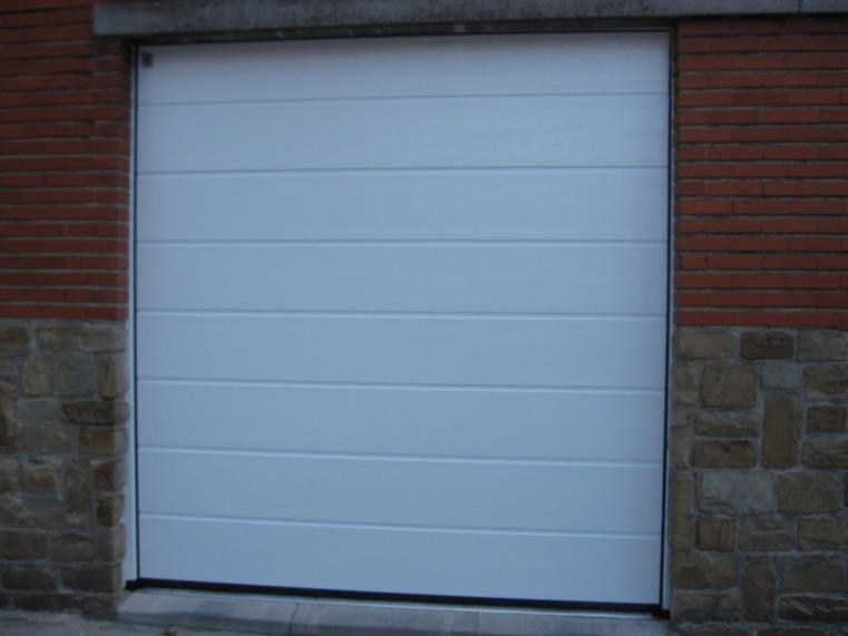 Hörmann - Klassieke garagepoort M-profilering Wit, uit staal