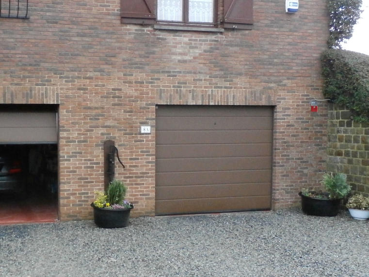 Hörmann - Klassieke garagepoort M-profilering Bruin, uit staal