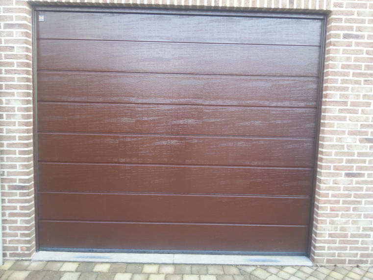 Hörmann - Klassieke garagepoort M-profilering Bruin, uit staal