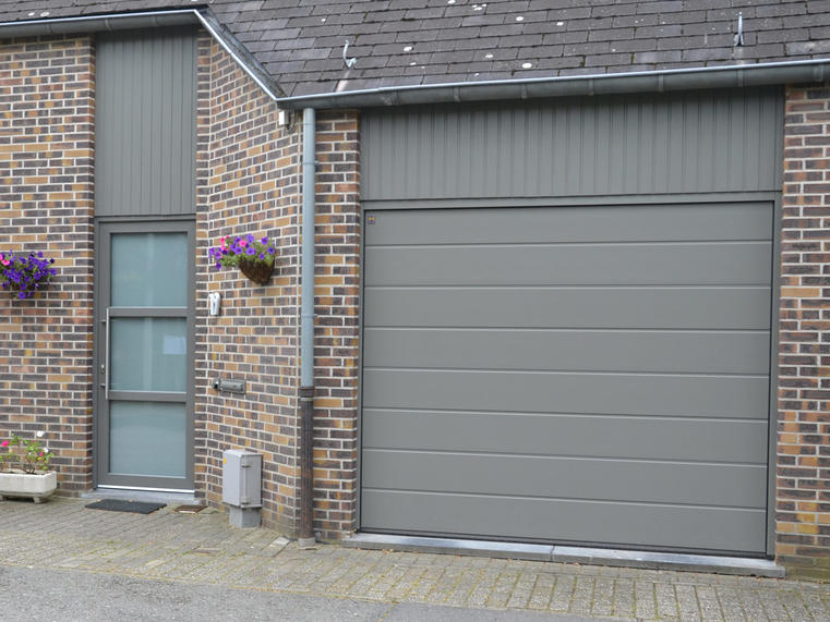 Hörmann - Klassieke garagepoort M-profilering Grijs, uit staal