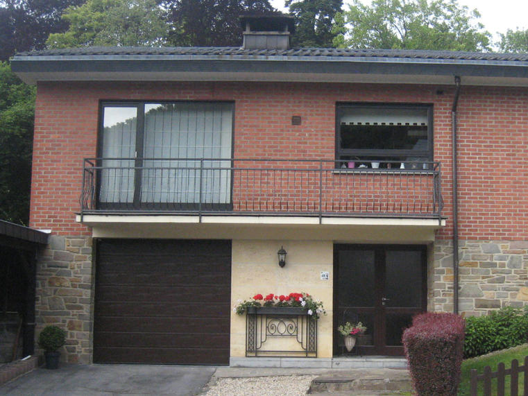 Hörmann - Klassieke garagepoort M-profilering Bruin, uit staal