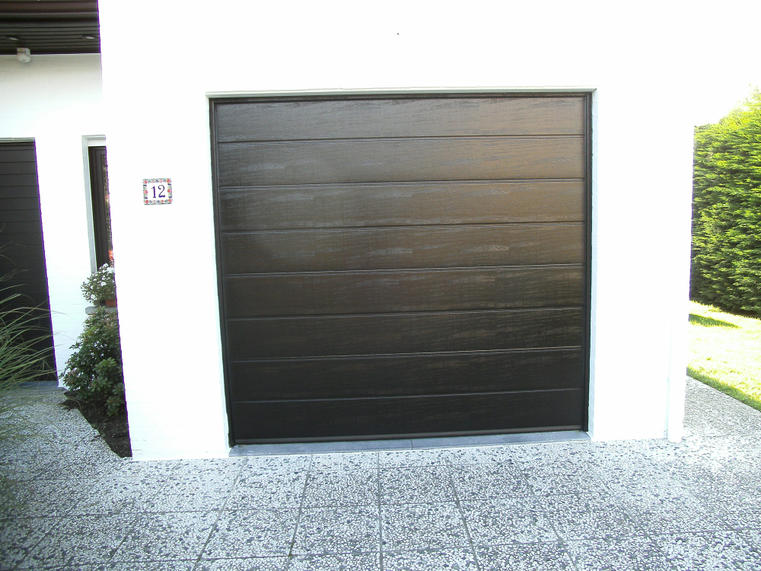 Hörmann - Klassieke garagepoort M-profilering Bruin, uit staal